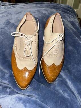Two-Tone Tan and Cream Leather Wingtip Brogue Oxfords Size 41